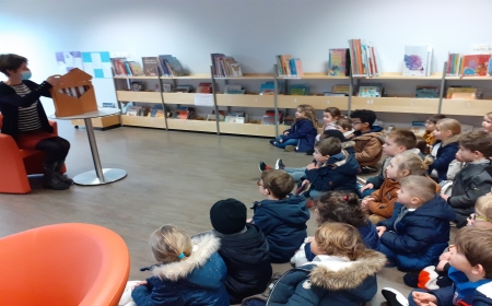 Sortie de la classe de maternelle à la médiathèque